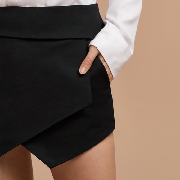 Aritzia BERKLEE SKORT size 4 worn once - Picture 4 of 6